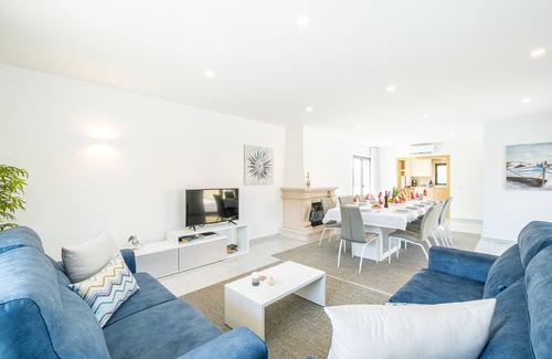 Montechoro Villa | Villa w/heatable pool & BBQ in Albufeira