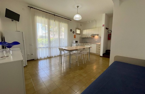 Porto Santa Margherita Villa | Beautiful Villa with Private Garden and Barbecue Experience