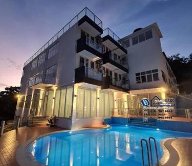 Bayan Lepas House | Stunning Villa with Private Pool and Golf View