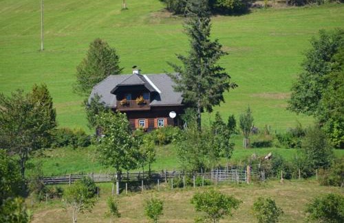 Gnesau House | Villa Waldfriede: Pet-Friendly Retreat with Great Reviews