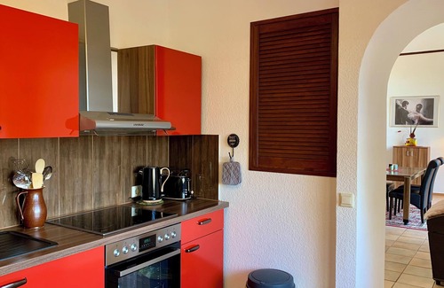 Friedrichroda Condo | Villa Warzenburg: Serene Apartment with Ocean Views & Fireplace