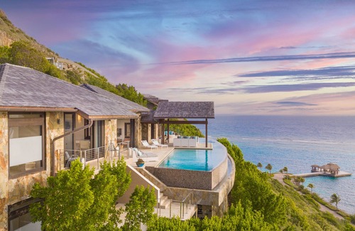 North Sound Villa | Elegant Villa Water’s Edge with Pool and Ocean Views