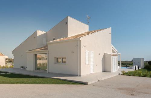 Modica Villa | Discover Villa White: A Family-Friendly 4-Star Retreat