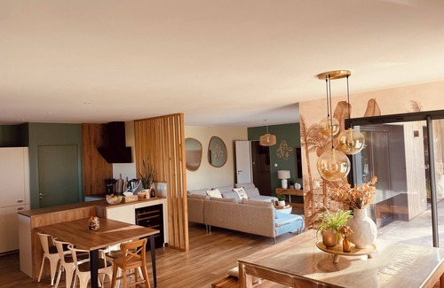 Cadillac-en-Fronsadais Villa | Villa with swimming pool between Bordeaux and Saint Emilion, in the heart of the vineyards