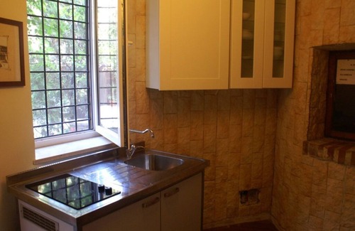 Zona LIII Tomba di Nerone House | Villa Wilson: Family-Friendly Stay with Complimentary Breakfast