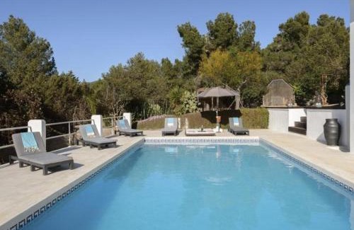 Sant Josep de sa Talaia House | Relaxing Villa with Pool and Sea Views, Pet & Child Friendly
