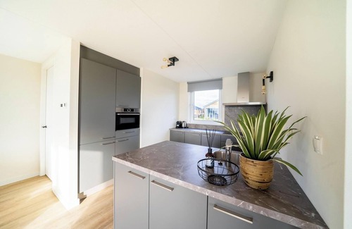 Linden House | Family-Friendly Villa with 6 Bedrooms and Terrace Retreat