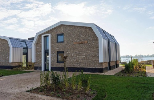 Linden House | Family-Friendly Villa with 6 Bedrooms and Terrace Retreat