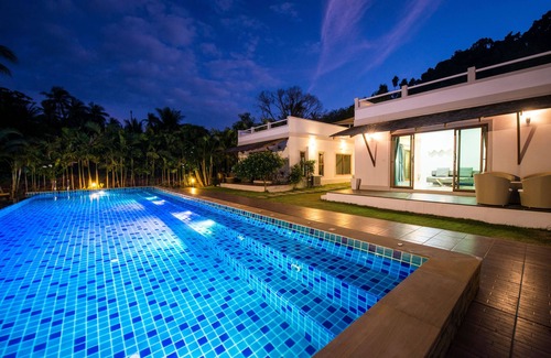 Ko Chang Villa | Relax at Our Villa Featuring a Hot Tub and Pool Access
