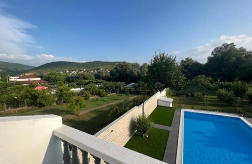 Mostar House | Relaxing Villa with Pool by the Serene Buna River