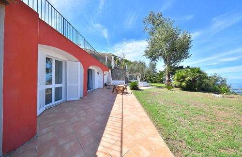 Panza Villa | Gulf View Villa with Private Parking and Pool Access