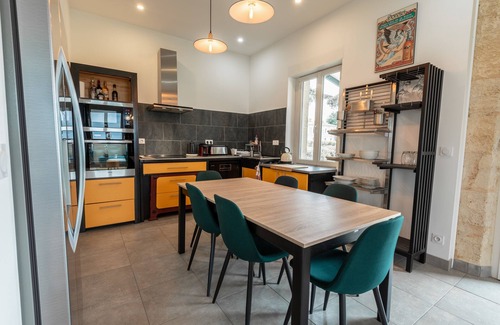 Le Pian-sur-Garonne House | Scenic Villa with Breathtaking Views for Family Getaways