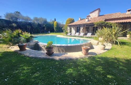 Saint-Laurent-du-Var Villa | Villa with Garden and Pool-Wifi-AC