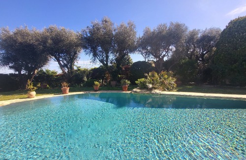 Saint-Laurent-du-Var Villa | Villa with Garden and Pool-Wifi-AC