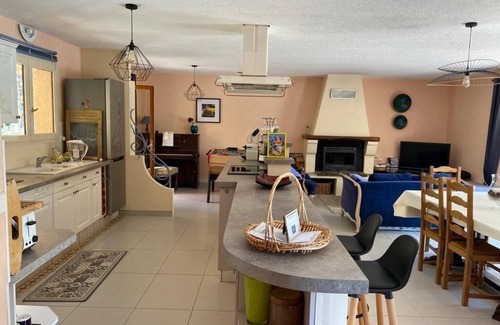 Saint-Paul-en-Foret Villa | Idyllic Villa with Private Pool Near Land and Sea