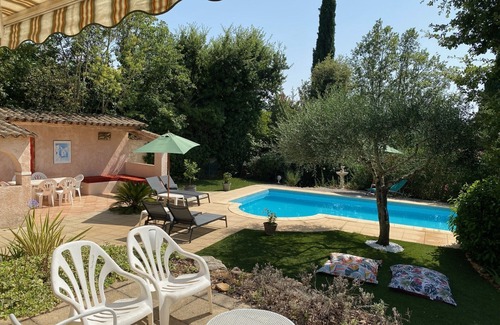 Saint-Paul-en-Foret Villa | Idyllic Villa with Private Pool Near Land and Sea