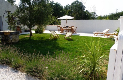 Saint-Pierre-d'Oleron Villa | Elegant Villa with Pool Between La Côtinère and St Pierre