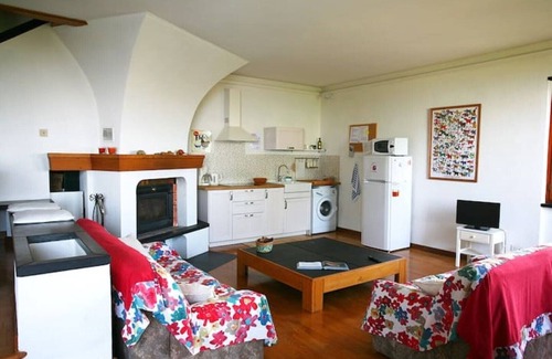 Leivi Villa | Idyllic Villa with Garden and Scenic Views Near the Beach