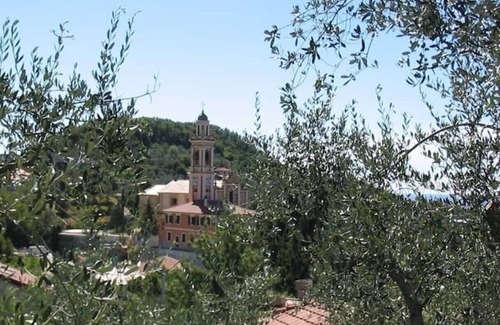 Leivi Villa | Idyllic Villa with Garden and Scenic Views Near the Beach