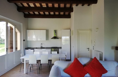 Osimo Villa | Cozy Villa with Garden, Pool & Spa for 6 Guests