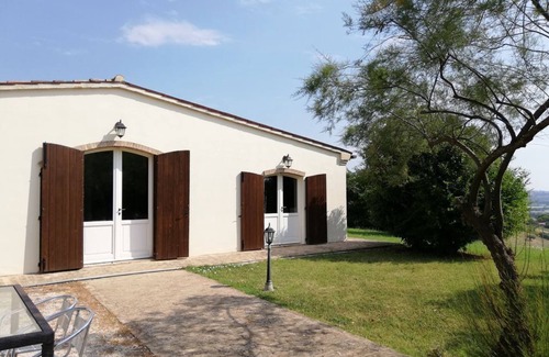 Osimo Villa | Cozy Villa with Garden, Pool & Spa for 6 Guests