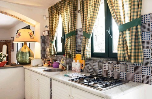 Acireale Villa | Cozy Villa with Garden in Sicily by the Sea