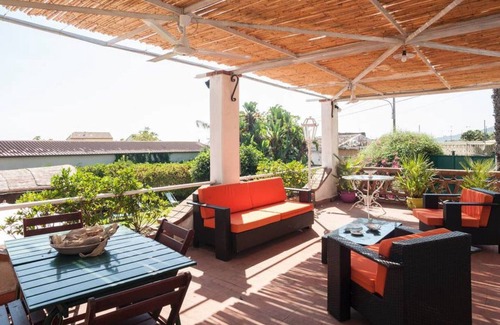 Acireale Villa | Cozy Villa with Garden in Sicily by the Sea