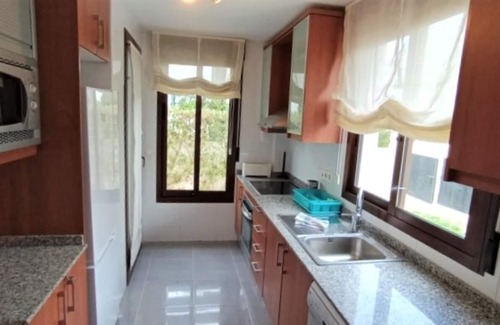 Vera House | Cozy Villa with Garden, Wifi & Oceanfront Pool Access