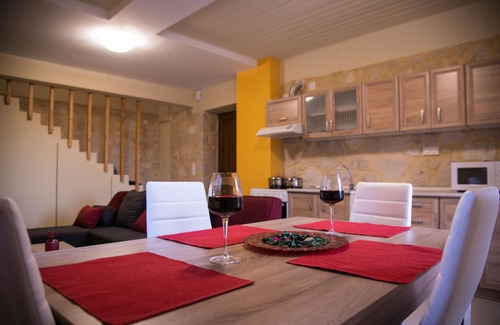 Bali Villa | Inviting Villa with Private Pool, Free WiFi & Breakfast
