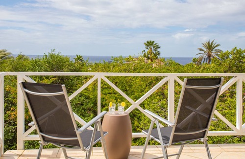 Piscadera Villa | Oceanfront Villa with Breathtaking Views and Pool Access