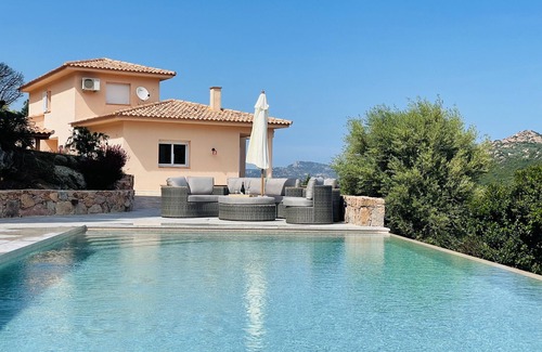 Santa Giulia Villa | Elegant Villa with Infinity Pool and Ocean Views Awaiting You