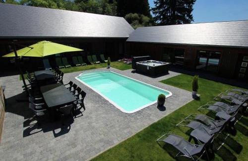 Freineux Villa | Elegant Villa with Heated Pool and Sauna for Families