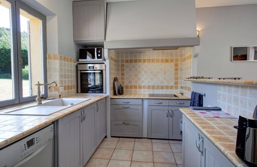 Merindol Villa | Relaxing Villa with Heated Pool & Jacuzzi in Luberon