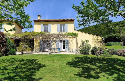 Merindol Villa | Relaxing Villa with Heated Pool & Jacuzzi in Luberon