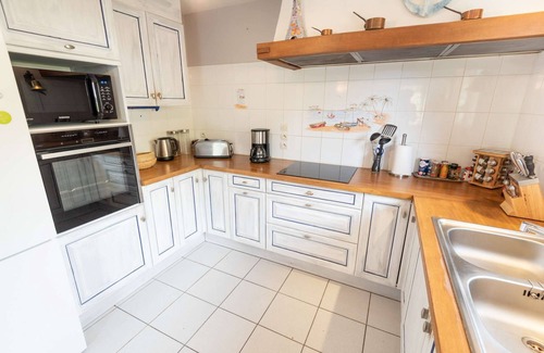 Guidel-Plages Villa | Relaxing Villa with Heated Pool & Garden Near the Sea