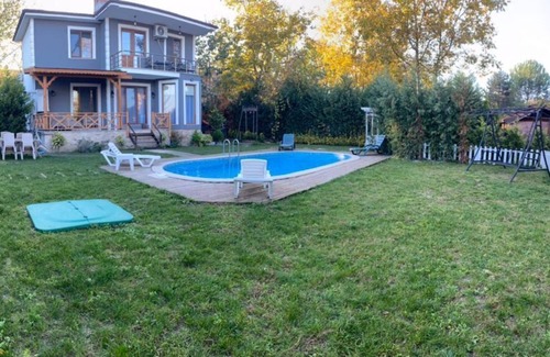 Izmit Villa | Villa with Heated Pool in Sapanca