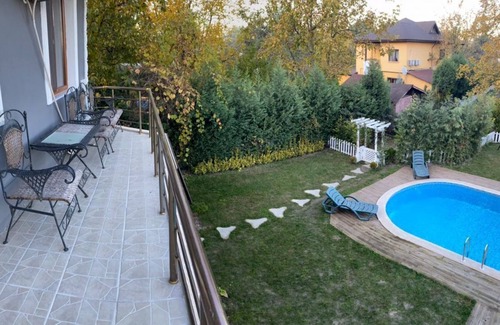 Izmit Villa | Villa with Heated Pool in Sapanca