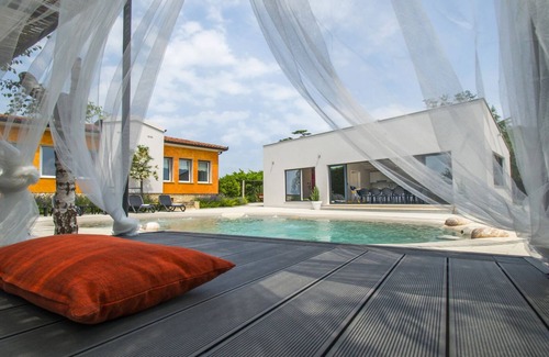 Nedescina House | Inviting Villa with Hydromassage Pool, Perfect for Families