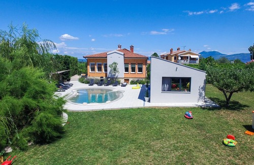 Nedescina House | Inviting Villa with Hydromassage Pool, Perfect for Families