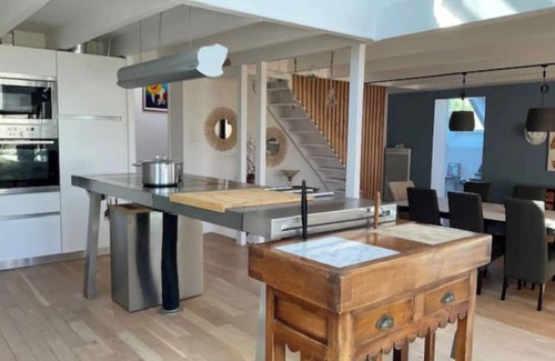 La Foret-Fouesnant Villa | Indulge in a Villa with Indoor Pool, Steps from the Beach