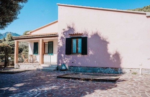 Bonalaccia-Filetto House | Relaxing Villa with Garden in Marina di Campo