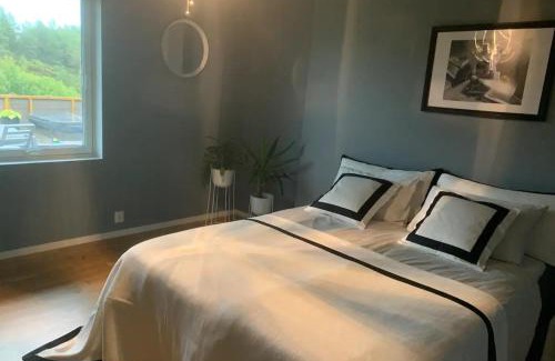 Godvik Villa | Relaxing Villa with Hot Tub and 9/10 Guest Ratings