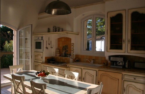 Entrechaux Villa | Villa Retreat with Heated Pool & Garden Near Vaison