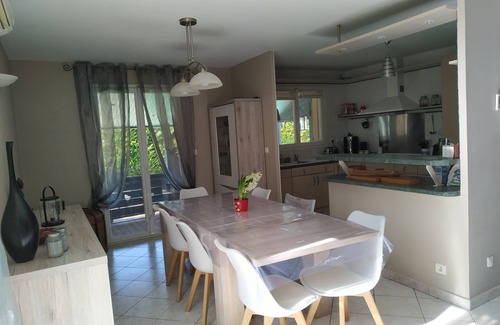 Redessan House | Idyllic Villa with Pool Near Nîmes - Guest Rated 10/10