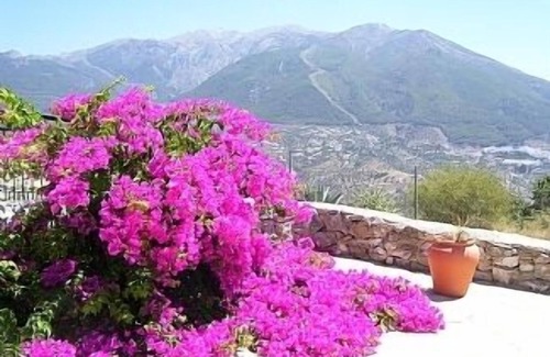 Alcaucin Villa | Villa with Private Pool, Mountain & Lake Views - Rated 9.4