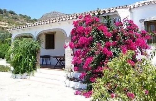 Alcaucin Villa | Villa with Private Pool, Mountain & Lake Views - Rated 9.4