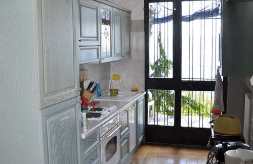 Pulciano House | Tranquil Villa with Mediterranean Garden & Pet-Friendly Perks