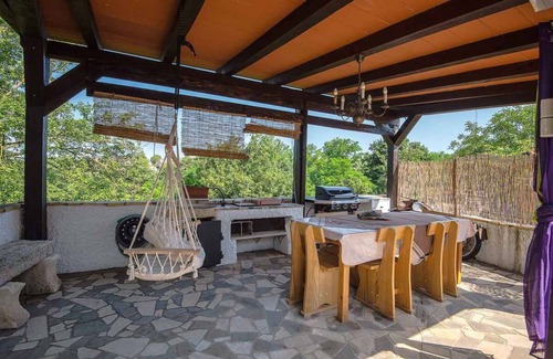 Rezanci Villa | Relaxing Villa with Pool and Barbecue Terrace Await