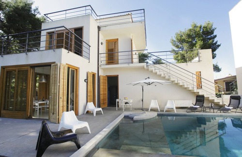 Mandra Capreria House | Idyllic Villa with Pool and Garden Steps from the Sea