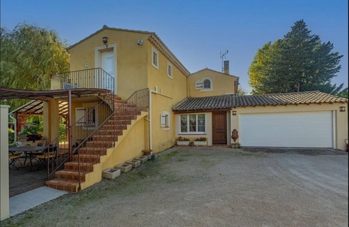 Le Thor Villa | Beautiful Villa with Pool and Garden in Provence & Luberon